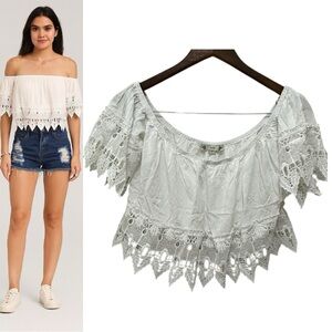 223 Iris | NWOT White Off-Shoulder Lace Hem Crop Top (Size L) - 3for15